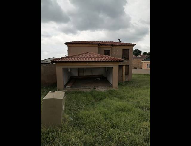 4 BEDROOM HOUSE FOR SALE IN ZAKARIYYA PARK